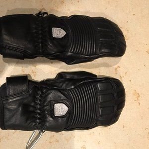 Hestra Leather Fall Line Unisex Three Finger Glove in Black with Leash